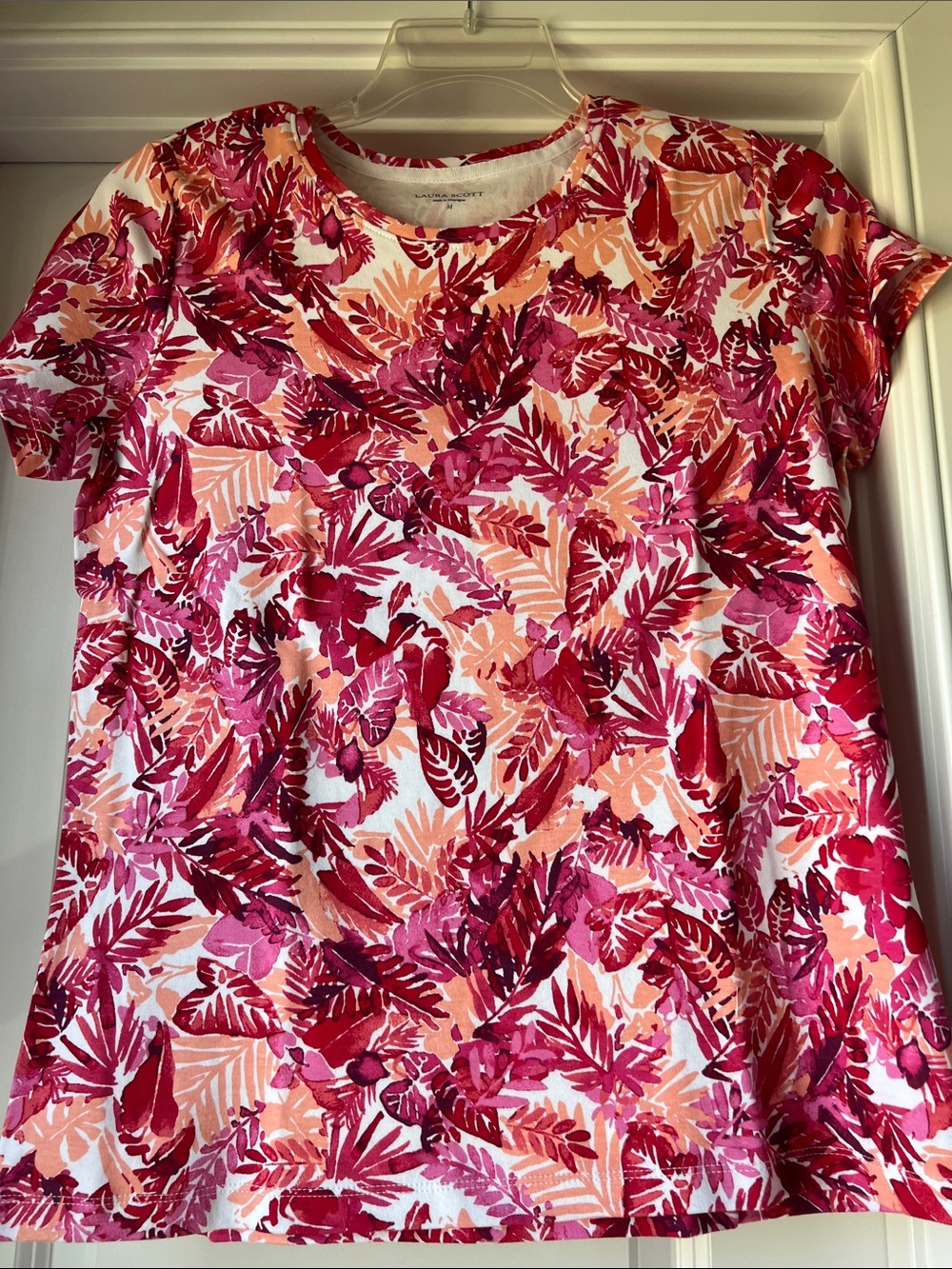 Laura Scott Short Sleeve Leaf-Print Tee in Pink & Coral